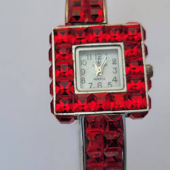 Vintage Watches Ladies Red Crystal Bangle Quartz Watch with Silver Dial - Picture 2 of 10